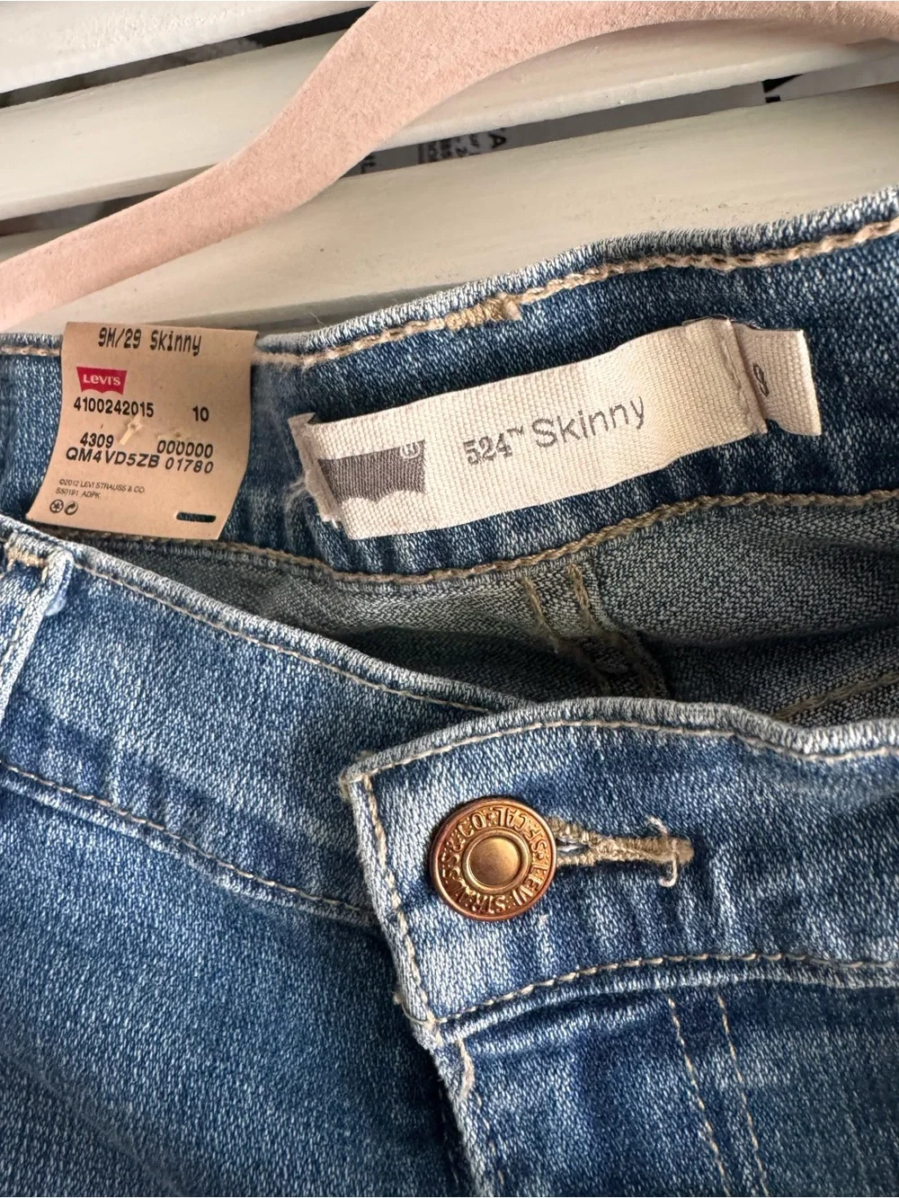 NWT Levi's 524 Skinny Jeans Medium Wash Denim Size 9M / 29